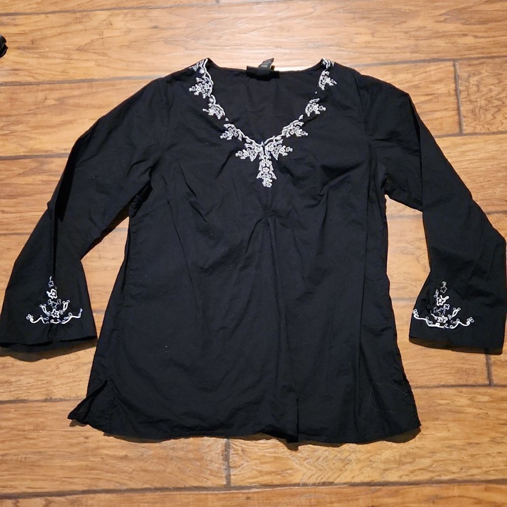 Venezia women's 14/16 lightweight long sleeve embroidered black tunic top